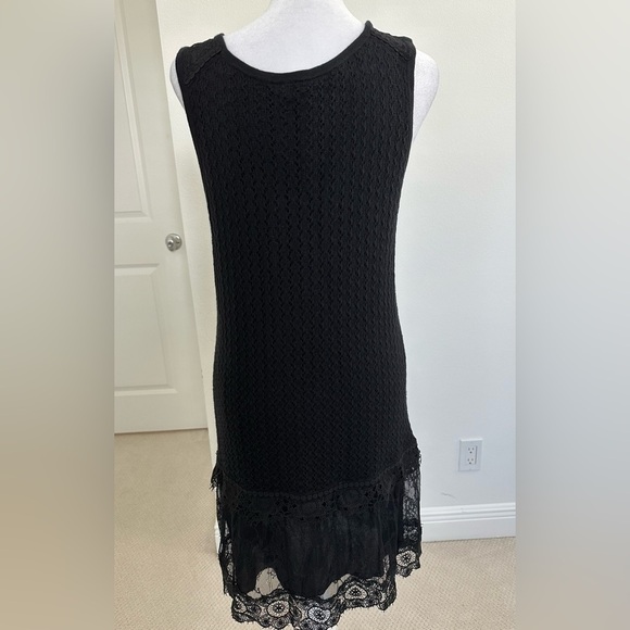 Cluny Black Sleeveless Dress, lace détails on bottom, size M - Picture 4 of 10